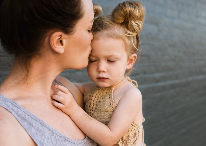 “Mamãe, cuida da minha infância.. Você é a única coisa que tenho!”