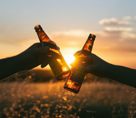 Cervejinha com os amigos: um excelente remédio para a depressão