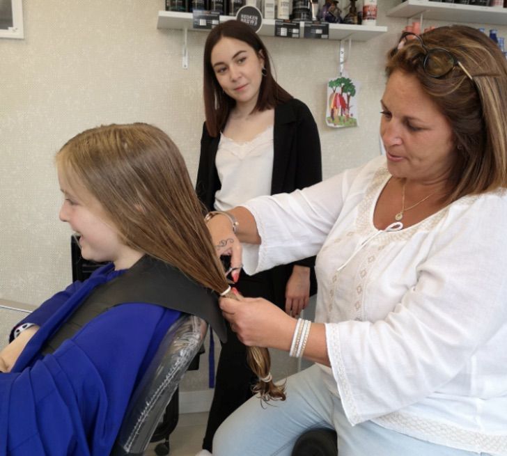 revistapazes.com - Menina de 12 anos doa 30 centímetros de seu cabelo para apoiar mãe com câncer