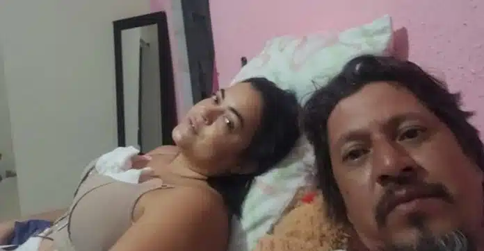 Esposo junta R$ 20 mil em moedas colocadas em galão de água e realiza sonho da mulher de colocar silicone