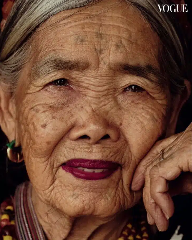 revistapazes.com - Mulher indígena de 106 anos que é tatuadora desde os 16 estampa capa da Vogue: "Tenho orgulho da minha arte"