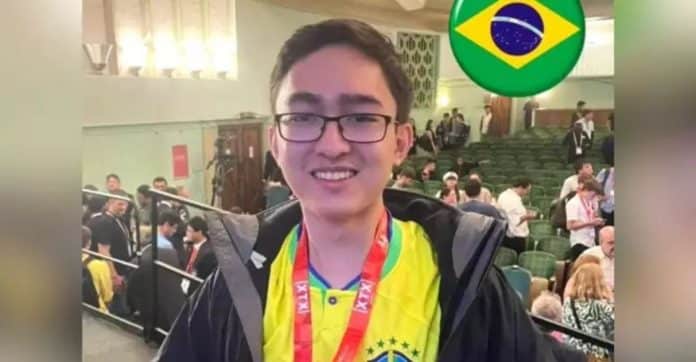 Brasileiro que estuda quase 20 horas POR DIA é medalha de OURO em Mundial de Matemática