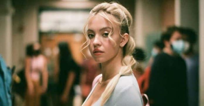 O suspense hipnótico com Sydney Sweeney vai te fazer suar frio do começo ao fim