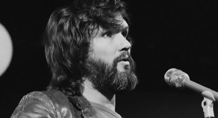 Morre Kris Kristofferson, cantor e ator de “Nasce Uma Estrela”