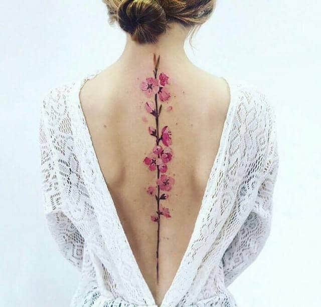 revistapazes.com - 15 delicadas e belíssimas tatuagens femininas que vão te inspirar a fazer uma em 2025