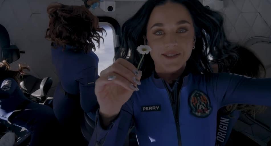 Katy Perry vai ao espaço em foguete da Blue Origin, concorrente de Elon Musk – veja vídeo!